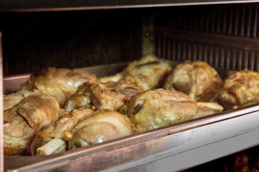Oktoberfest a Norcia stinco di maiale al forno