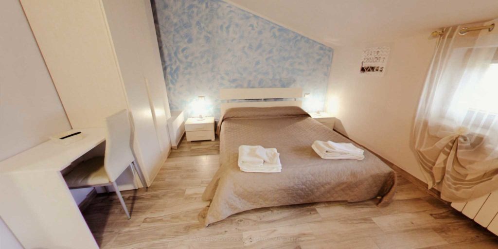 foto camera norcia celeste da pano b 1 m